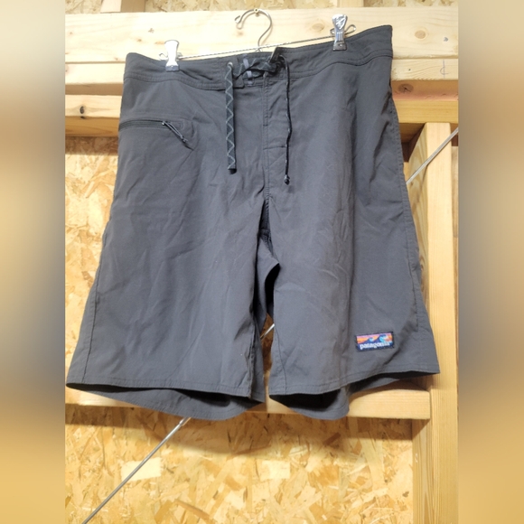 Patagonia Gray Board Shorts Quick-Dry Swimwear Mens‎ Size 34 - Picture 1 of 4
